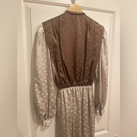 Vintage 100% Silk Long-Sleeved Dress - Picture 4 of 9